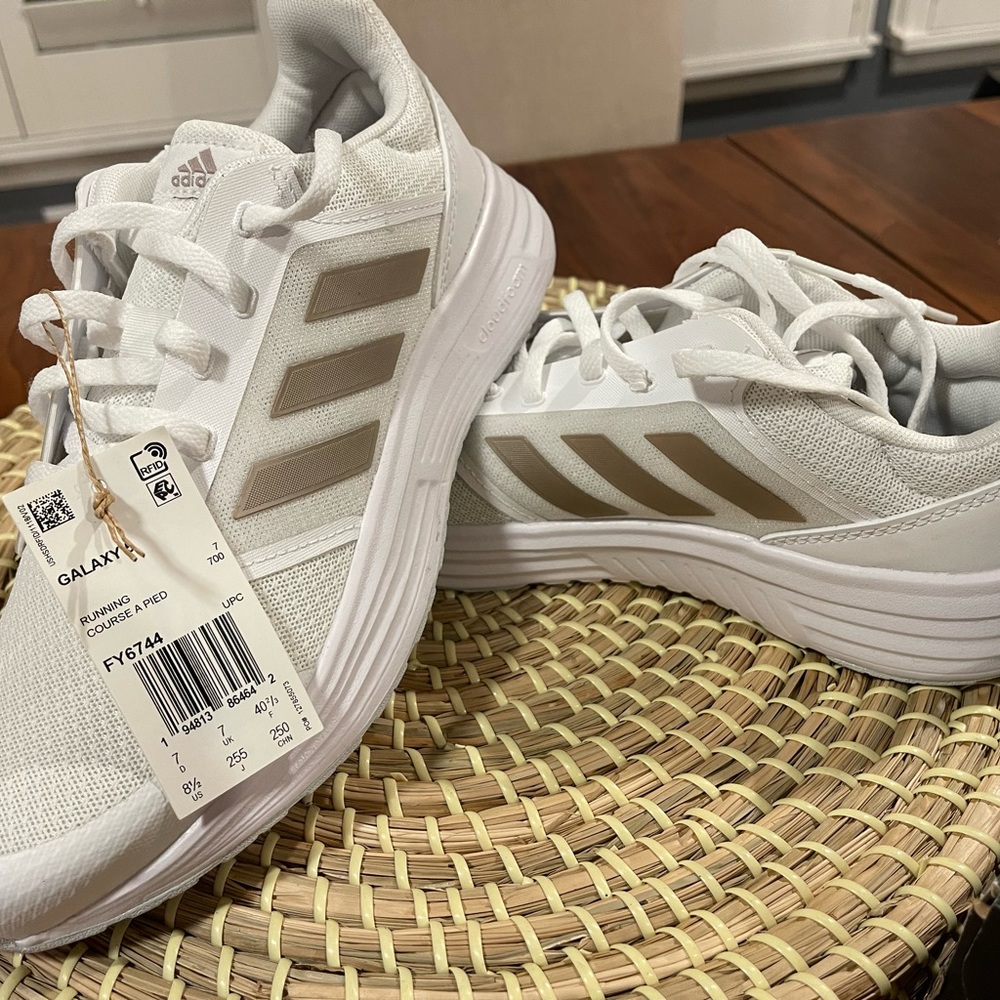 NWT Adidas Galaxy 5 Women’s Tennis Shoe Sneaker 8.5
